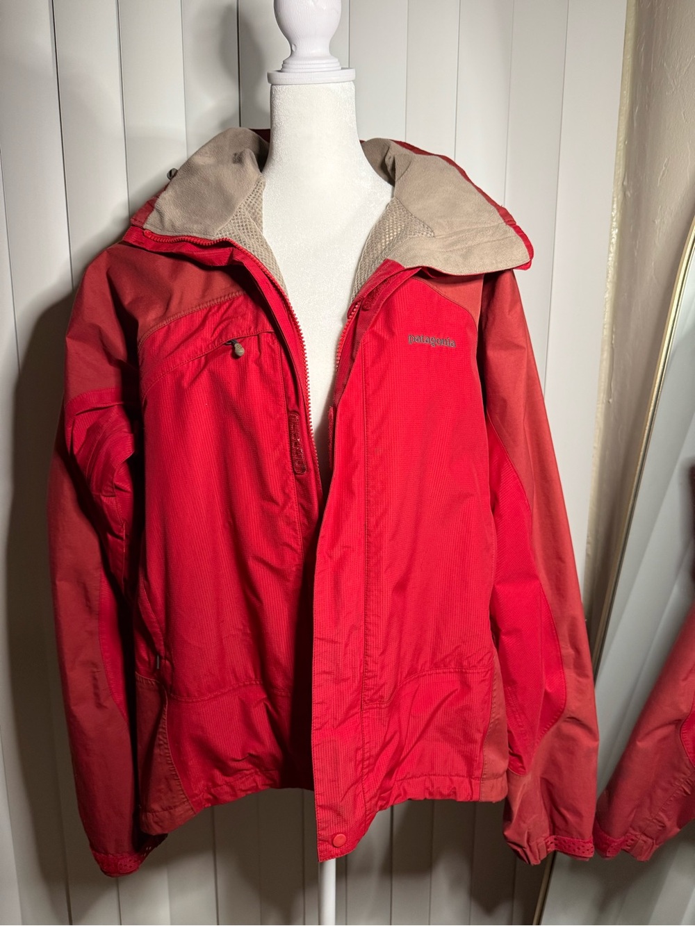 Vintage Patagonia Gore-Tex waterproof shell jacket in red, men’s size Medium